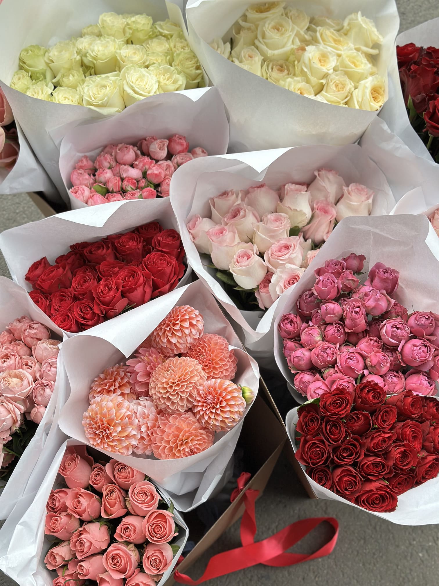 Охапки цветов