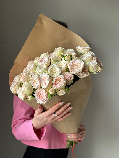 Охапка кустовой пионовидной розы Mansfield Park 50 см