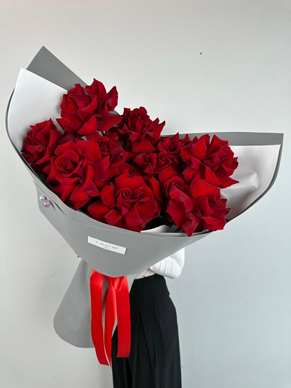 Авторский букет из эквадорских красных роз Explorer