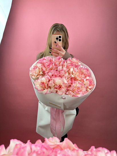 Эквадорские вывернутые нежные розы