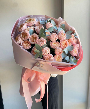 Пионовидные кустовые розы Джульетта