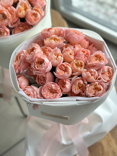 Кустовые пионовидные персиковые розы