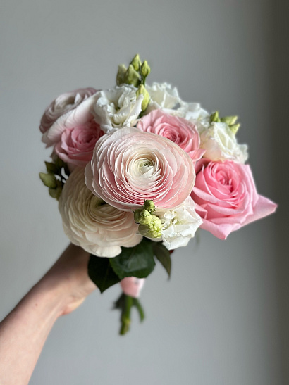 Ранункулюсы с эустомой