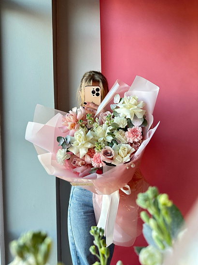 Авторский букет в нежной гамме