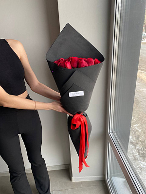 Кулёк красных эквадорских роз 11 шт.