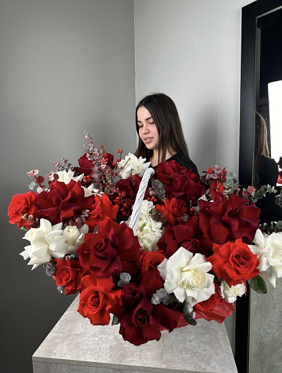 Корзина в красно-бордовых оттенках