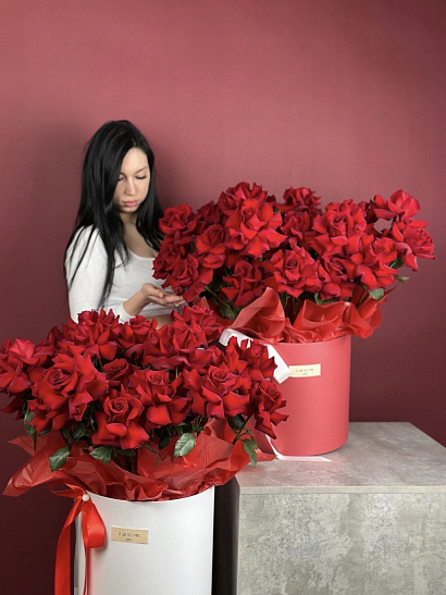 Коробка эквадорских бордовых роз