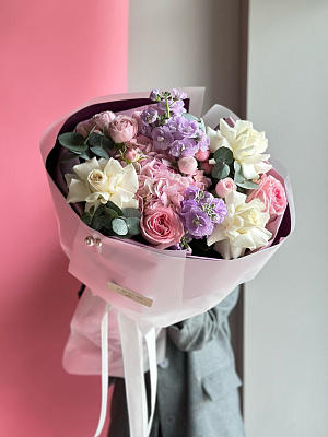 Букет с ароматной сиреневой маттиолой