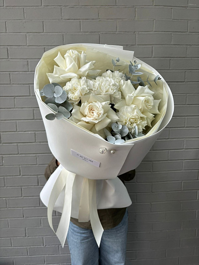 Авторский букет в белой гамме