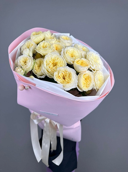 Лимонные кустовые пионовидные розы