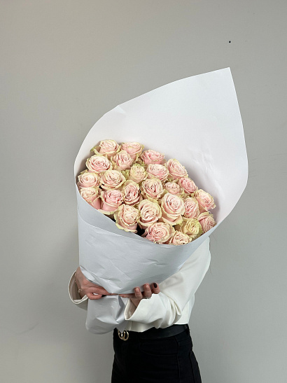 Охапка эквадорских роз Pink Mondial 60 см