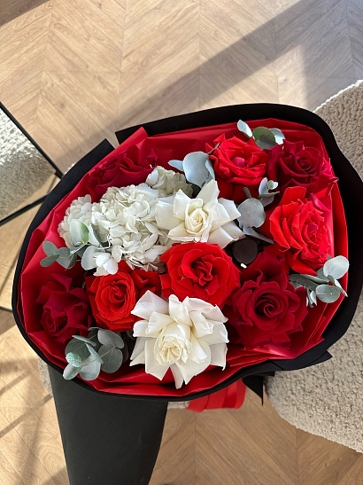 Сборный букет "Страсть и яркие чувства", размер L