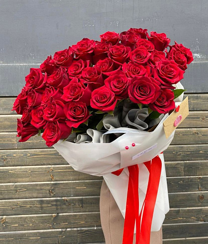 Красные эквадорские розы