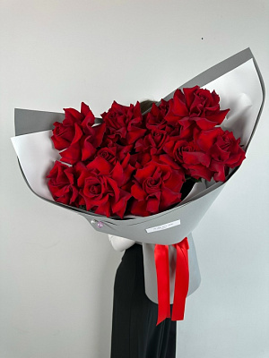 Авторский букет из эквадорских красных роз Explorer