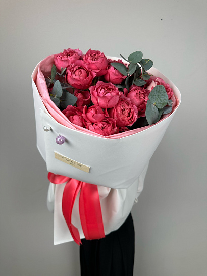 Кустовые пионовидные розы цвета "фуксия"