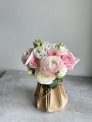 Ранункулюсы с эустомой