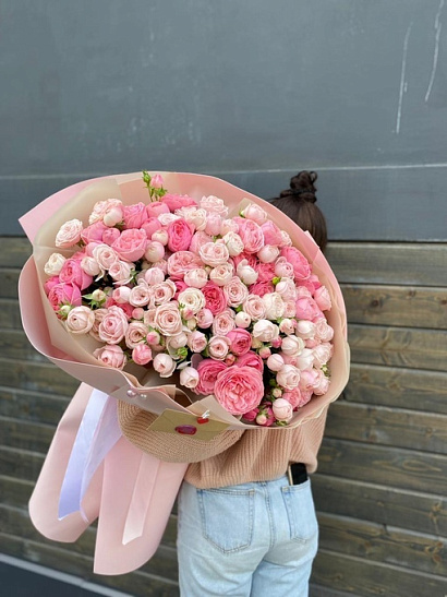 Когда слова не нужны - охапка кустовых премиум роз