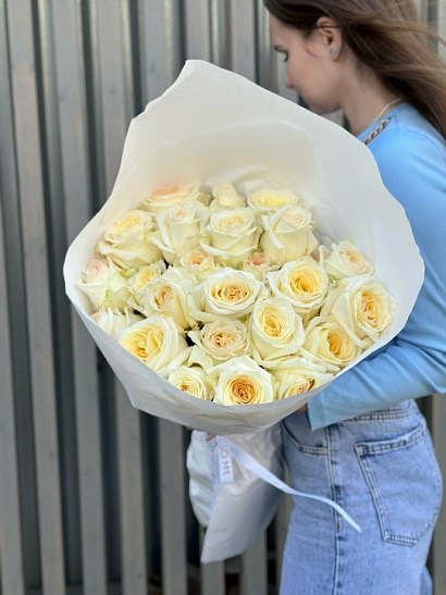 Охапка пионовидной эквадорской розы Candelight 60 см