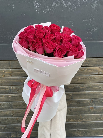 Кенийские малиновые розы 25 шт.