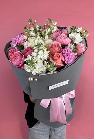 Авторский букет с белой маттиолой