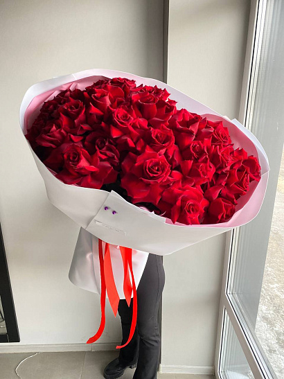 Вывернутые красные розы 25 шт.