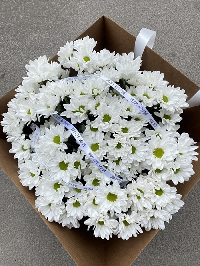 Охапка ромашковой хризантемы без оформления