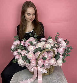 Плетеная сумка ранункулюсов 51 шт.