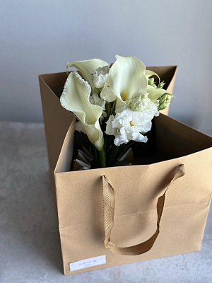 Каллы с эустомой