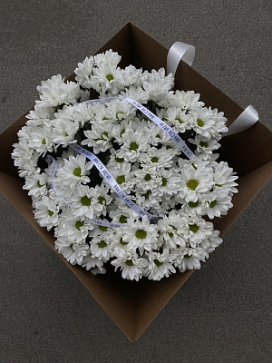 Охапка ромашковой хризантемы без оформления