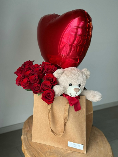 Идеальный сюрприз на 14 февраля: цветы, игрушка, шар