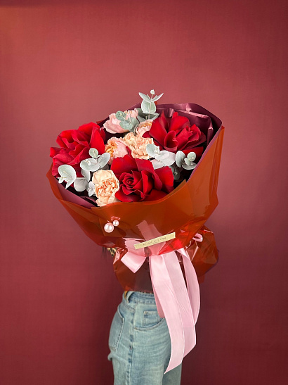 Авторский букет в бордовой гамме, размер M