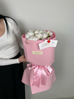 Белые пионы в нежном оформлении