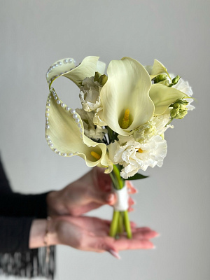 Каллы с эустомой