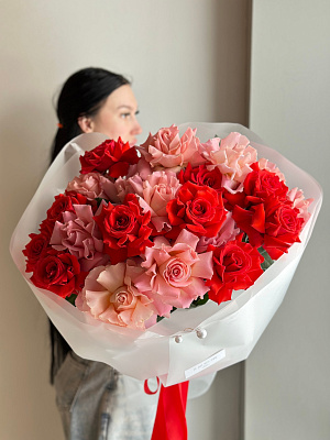 Большой букет эквадорских роз "Королевский микс"