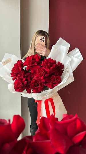 Вывернутые розы в авторском оформлении