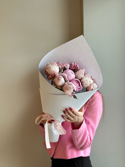 Охапка пионов Sarah Bernhardt