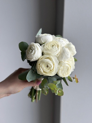 Букет невесты «Белые ранункулюсы»