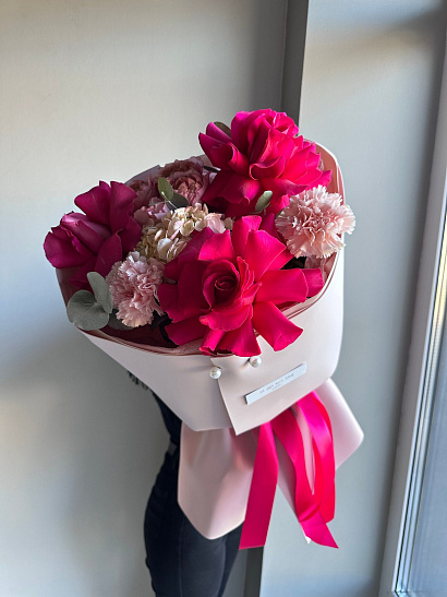 Авторский букет "Малиновый мусс"