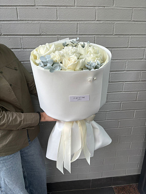 Авторский букет в белой гамме