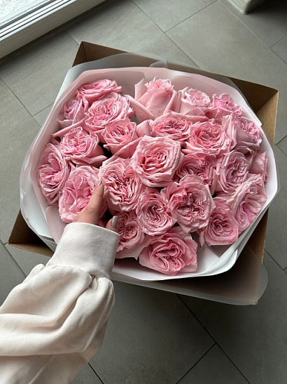 Охапка пионовидных парфюмированных роз