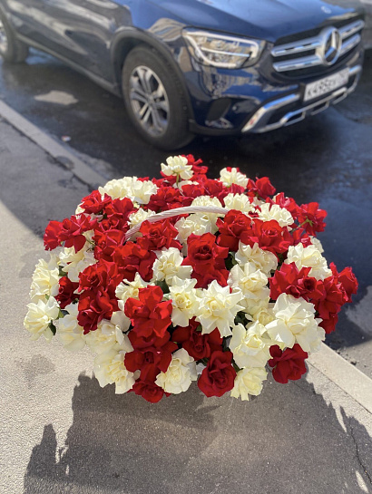 101 вывернутая роза в корзине