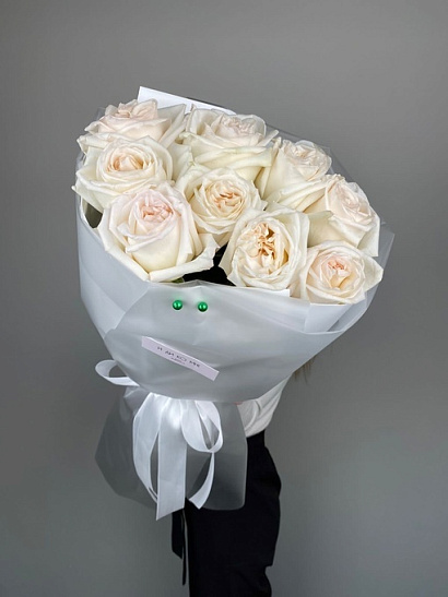 Пионовидные кремовые розы White Ohara