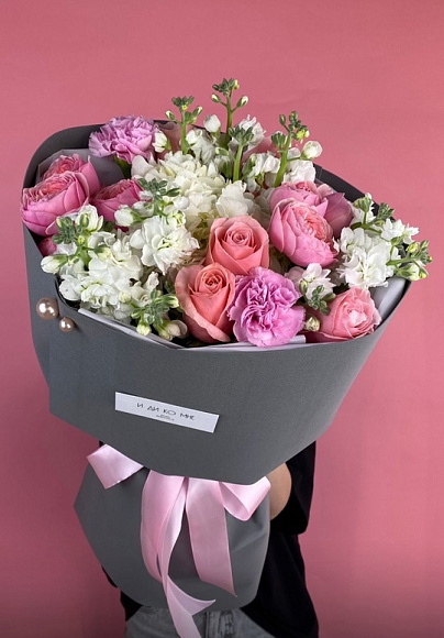 Авторский букет с белой маттиолой