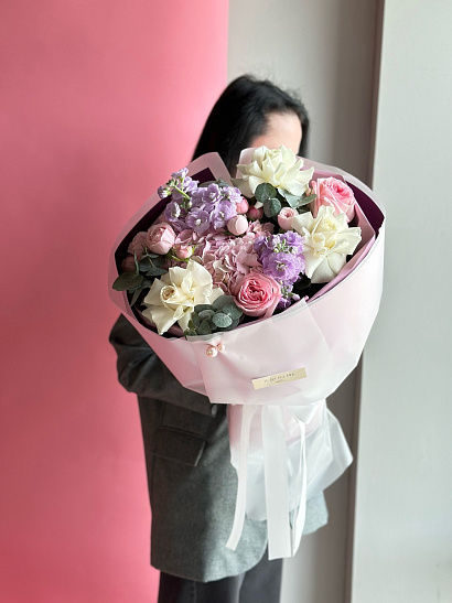 Букет с ароматной сиреневой маттиолой