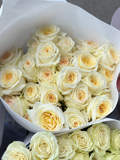 Охапка пионовидной эквадорской розы Candelight 50 см