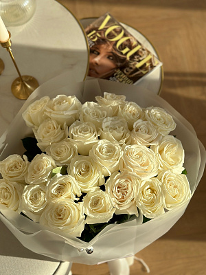 Белоснежные эквадорские розы