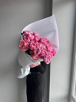 Охапка кустовой пионовидной розы Silva Pink 60 см