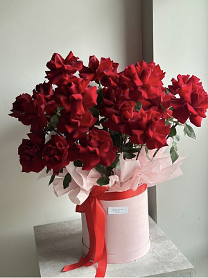 Коробка эквадорских бордовых роз