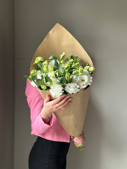 Охапка белых эустом