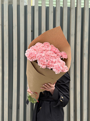 Охапка розовых диантусов